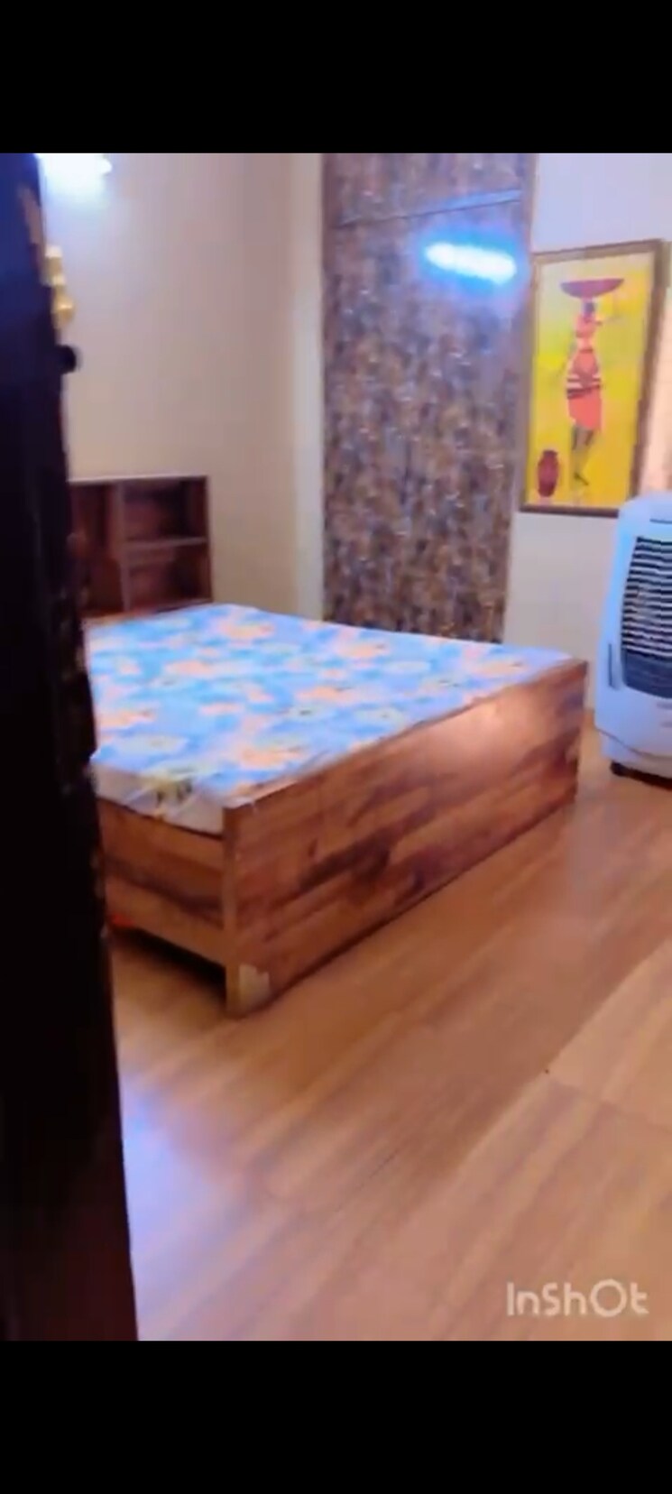 Bedroom, green fields colony 4 Bedroom 250 Sq.Yd. Builder Floor In Green Fields Colony Faridabad 8759708