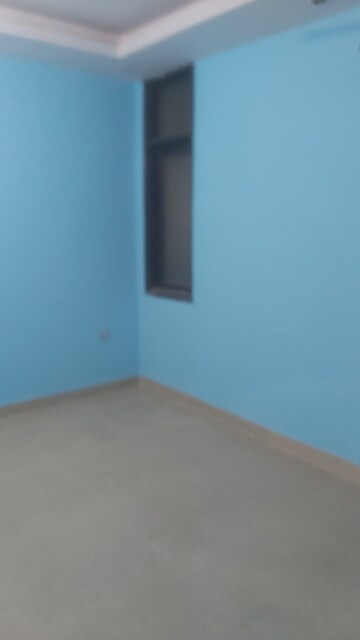 Furnished Amenities in 2.5 BHK Builder Floor at Mayur Vihar – for Rent