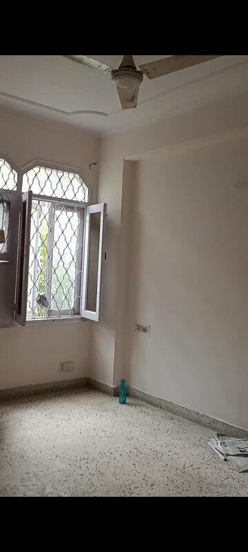 Room in 3 BHK Villa at Charmwood Village – for Rent