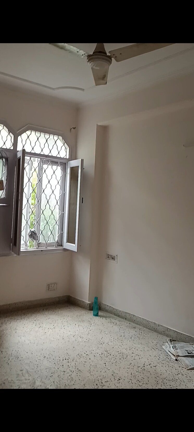 Room, charmwood village 3 Bedroom 220 Sq.Yd. Villa In Charmwood Village Faridabad 8759738