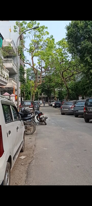 Parking in 3 BHK Villa at Charmwood Village – for Rent