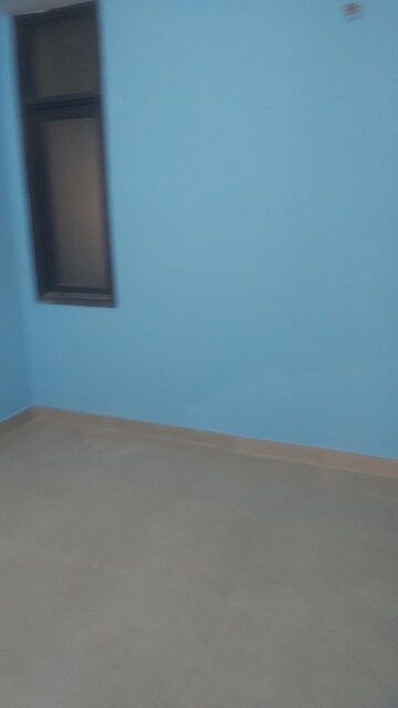 Furnished Amenities in 2.5 BHK Builder Floor at Mayur Vihar – for Rent