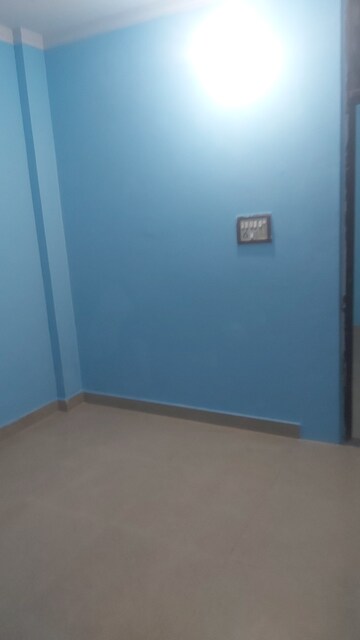 Furnished Amenities in 2.5 BHK Builder Floor at Mayur Vihar – for Rent