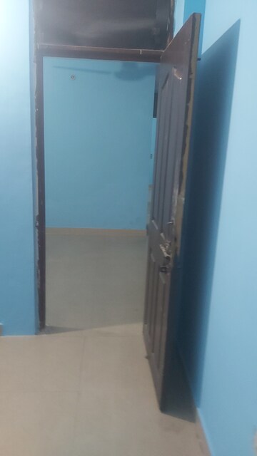 Furnished Amenities in 2.5 BHK Builder Floor at Mayur Vihar – for Rent