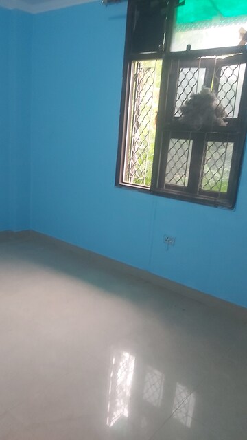 Furnished Amenities in 2.5 BHK Builder Floor at Mayur Vihar – for Rent