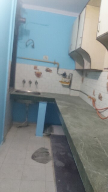 Furnished Amenities in 2.5 BHK Builder Floor at Mayur Vihar – for Rent
