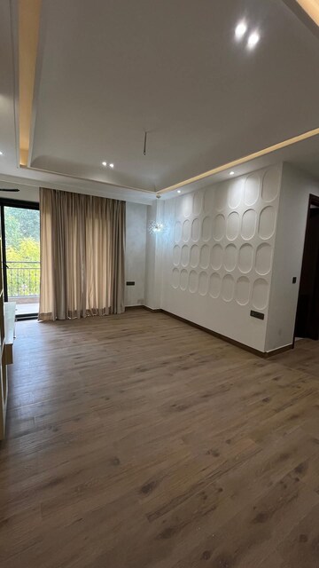 Room in 4 BHK Builder Floor at Ansal Api Versalia 2, Sector 67a – for Sale