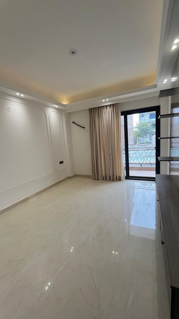 Room, ansal-api-versalia-2 4 Bedroom 300 Sq.Yd. Builder Floor In Sector 67a Gurgaon 8759751