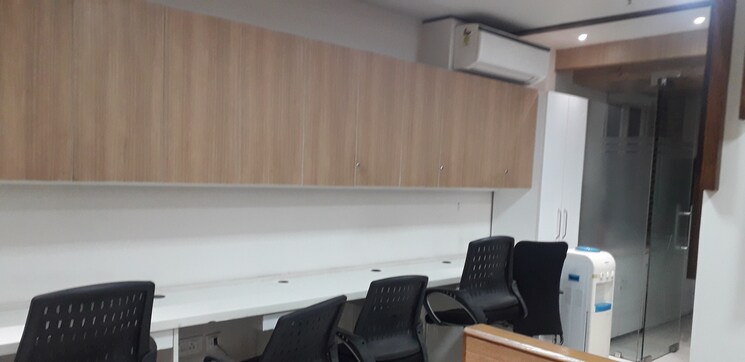 Team Area, netaji subhash place Commercial Office Space 2000 Sq.Ft. In Netaji Subhash Place Delhi 8759753