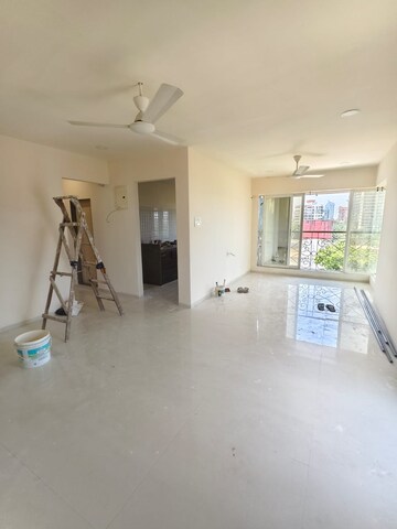 Room in 2 BHK Apartment at Seaking Prime Marina, Juhu – for Rent