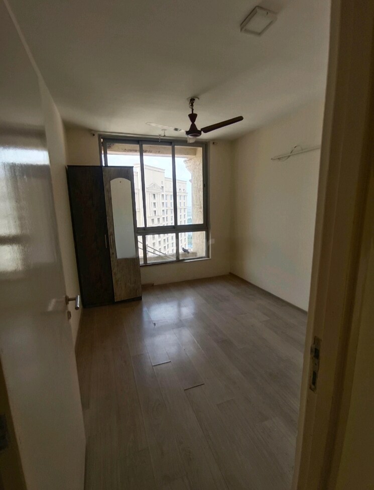 Bedroom, hiranandani-estate-rodas-enclave 3 Bedroom 1300 Sq.Ft. Apartment In Ghodbunder Road Thane 8759766
