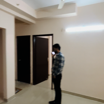 Room in 2 BHK Apartment at Amrapali Dream Valley, Amrapali Dream Valley – for Rent
