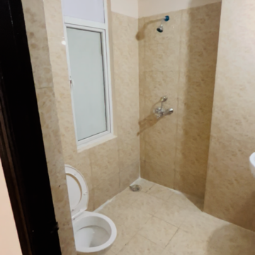 Bathroom in 2 BHK Apartment at Amrapali Dream Valley, Amrapali Dream Valley – for Rent
