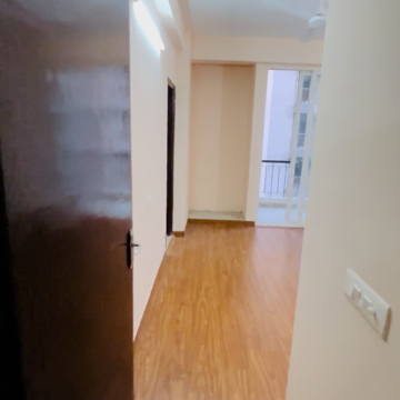 Bathroom in 2 BHK Apartment at Amrapali Dream Valley, Amrapali Dream Valley – for Rent