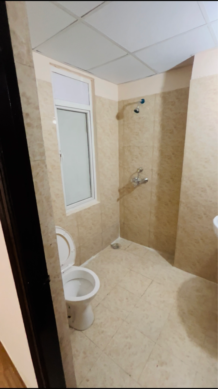 Bathroom, amrapali-dream-valley 2 Bedroom 805 Sq.Ft. Apartment In Amrapali Dream Valley Greater Noida 8759778