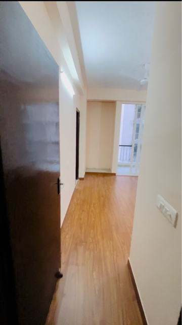 Room in 2 BHK Apartment at Amrapali Dream Valley, Amrapali Dream Valley – for Rent
