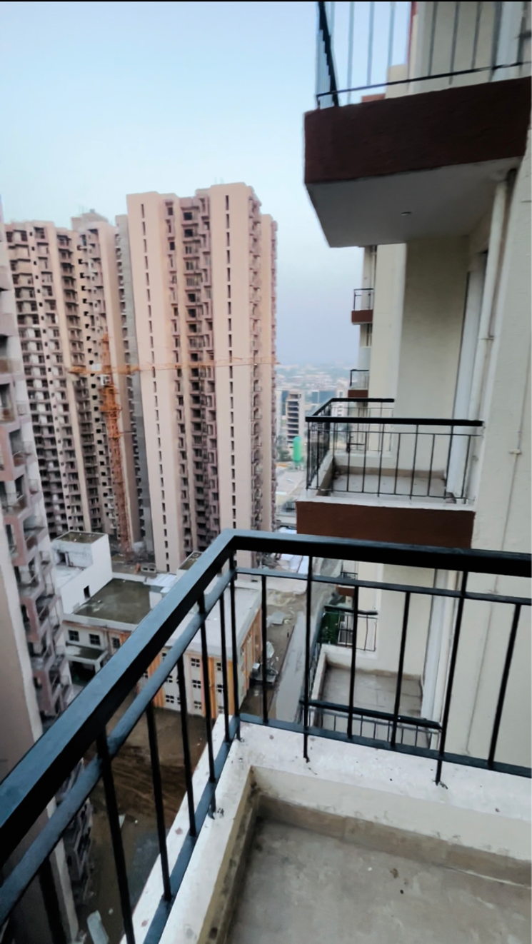 Balcony, amrapali-dream-valley 2 Bedroom 805 Sq.Ft. Apartment In Amrapali Dream Valley Greater Noida 8759778