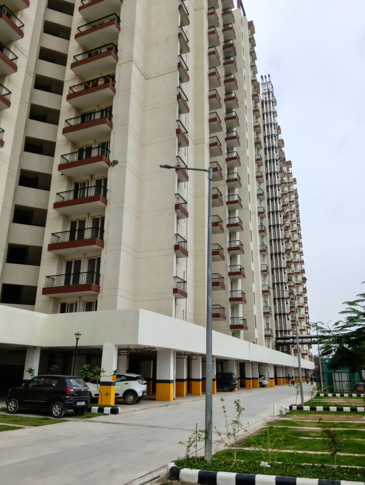Exterior View, amrapali-dream-valley 2 Bedroom 805 Sq.Ft. Apartment In Amrapali Dream Valley Greater Noida 8759778