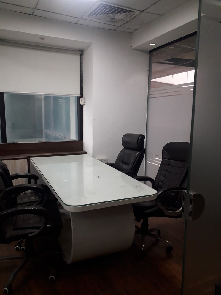 Team Area, netaji subhash place Commercial Office Space 1000 Sq.Ft. In Netaji Subhash Place Delhi 8759780