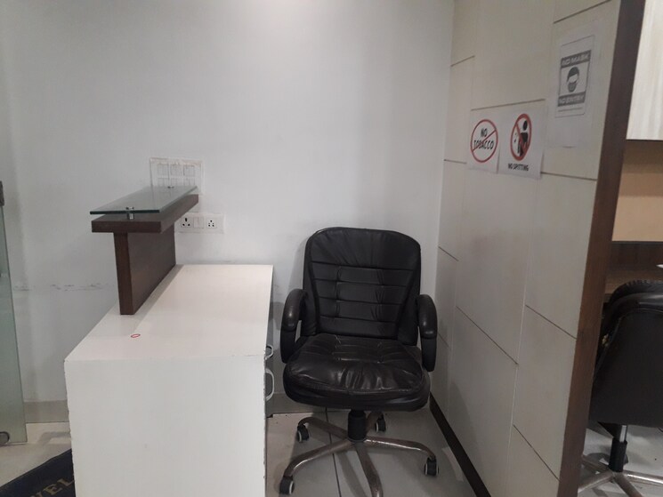 Team Area, netaji subhash place Commercial Office Space 1000 Sq.Ft. In Netaji Subhash Place Delhi 8759780