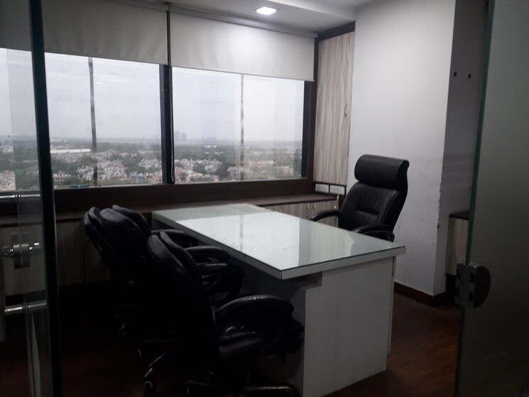 Team Area, netaji subhash place Commercial Office Space 1000 Sq.Ft. In Netaji Subhash Place Delhi 8759780