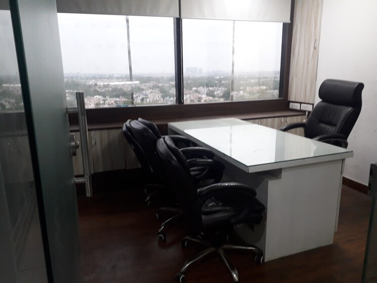 Team Area, netaji subhash place Commercial Office Space 1000 Sq.Ft. In Netaji Subhash Place Delhi 8759780