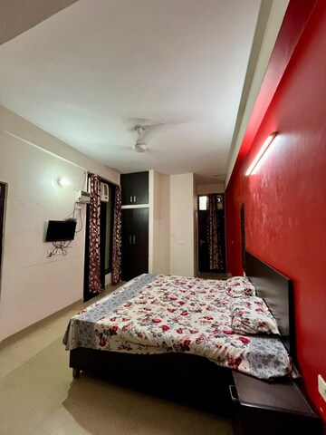 Bedroom in 1 RK Apartment at Dlf City Phase 3 – for Rent