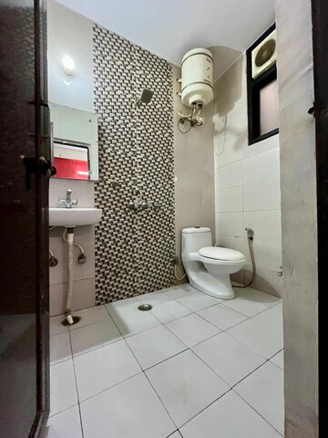 Bathroom in 1 RK Apartment at Dlf City Phase 3 – for Rent