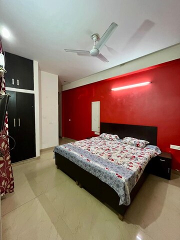 1 RK Apartment For Rent in Dlf City Phase 3