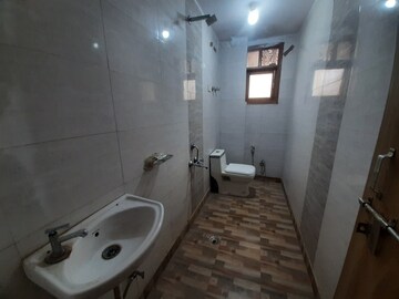 Bathroom in 1 BHK Builder Floor at Maidan Garhi – for Rent