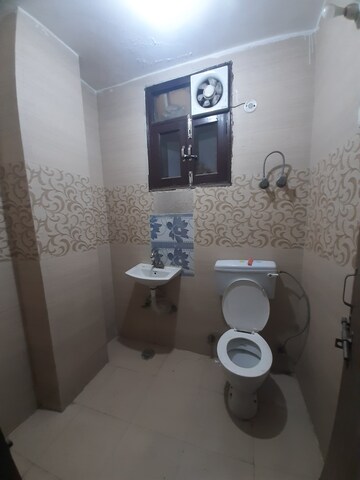 Bathroom in 1 BHK Builder Floor at Maidan Garhi – for Rent