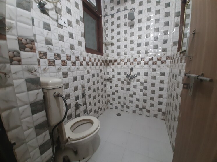 Bathroom, chattarpur 1 Bedroom 70 Sq.Yd. Builder Floor In Chattarpur Delhi 8759815