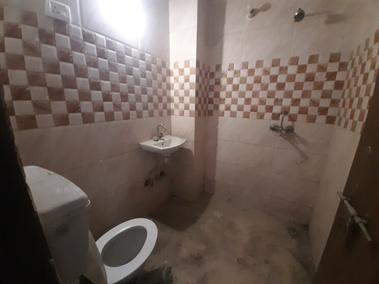 Bathroom, maidan garhi 2 Bedroom 85 Sq.Yd. Independent House In Maidan Garhi Delhi 8759817