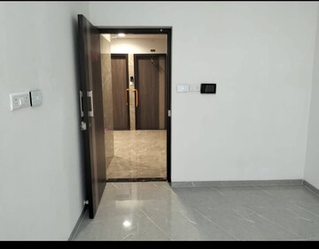 Room in 1 BHK Apartment at Parinee Essence, Kandivali West – for Rent