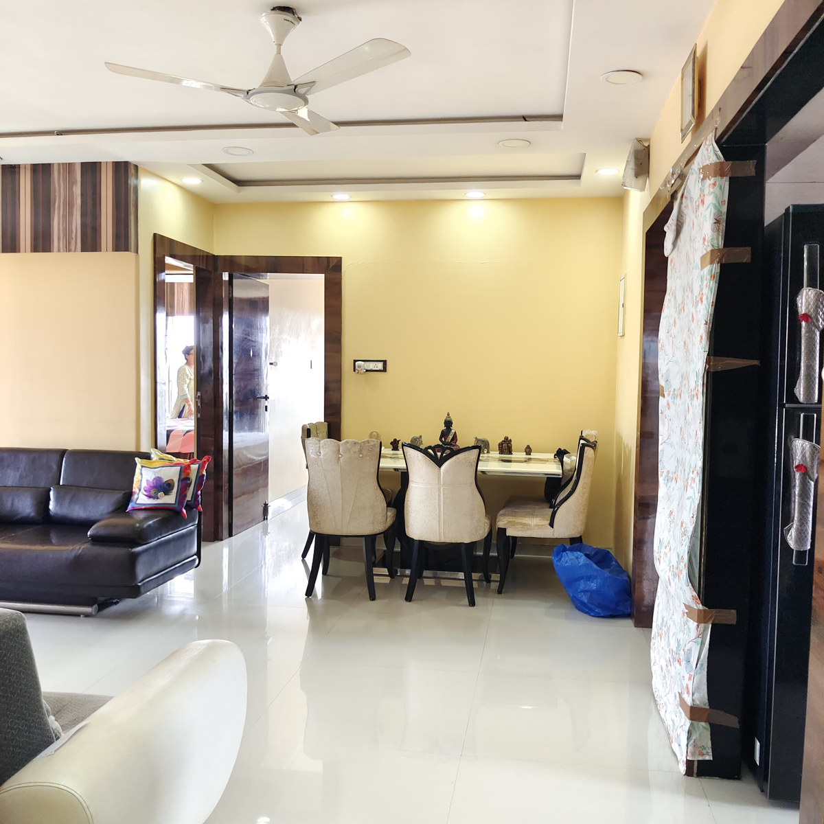 2 BHK + Pooja Room,Extra Room 850 Sq.Ft. Apartment in Laxmi Apartments Bandra West