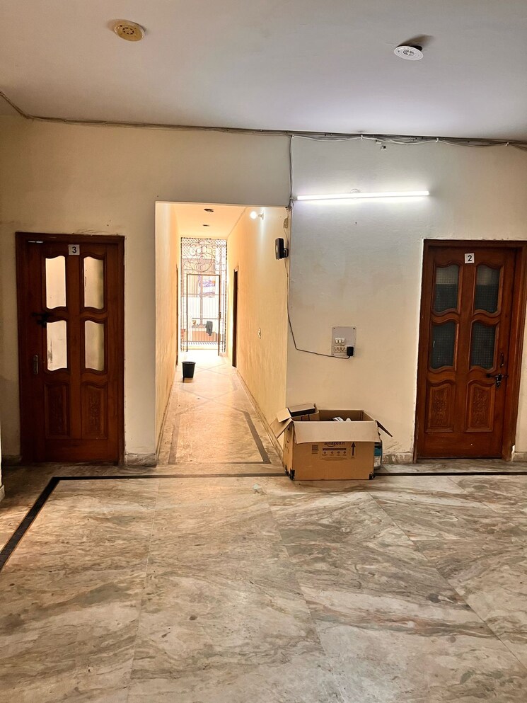 Room, sector 51 Pg For Girls In Sector 51 8759838