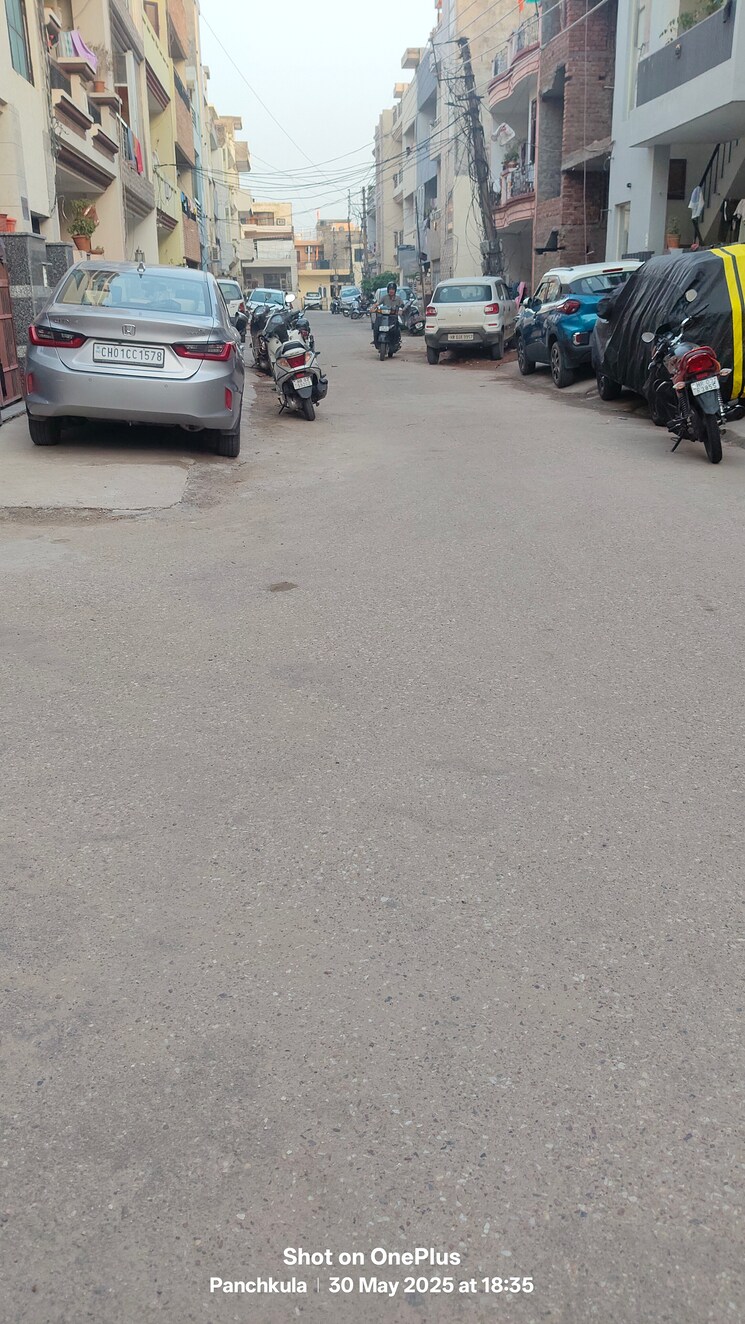  Parking, sector 2 2.5 Bedroom 162 Sq.Yd. Villa In Sector 2 Panchkula 8759877