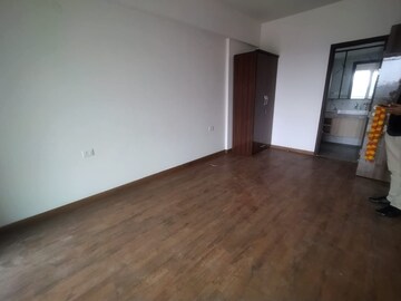 Room in 4 BHK Builder Floor at DLF Garden City Independent Floors, Sector 92 – for Rent