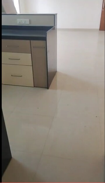 Room in 3 BHK Apartment at Pinnacle Kalpataru, Erandwane – for Rent