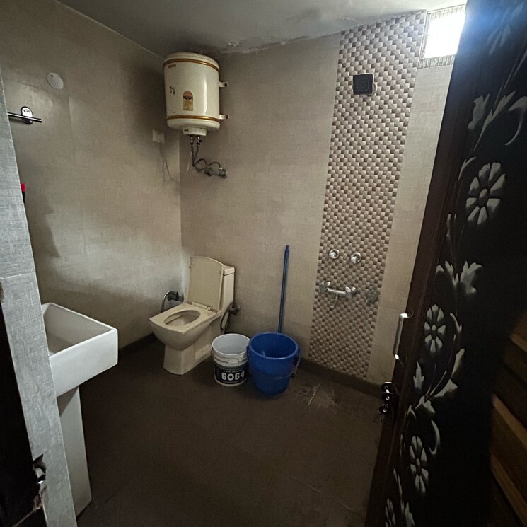 Bathroom, lajpat nagar i 2 Bedroom 900 Sq.Ft. Builder Floor In Lajpat Nagar I Delhi 8759895