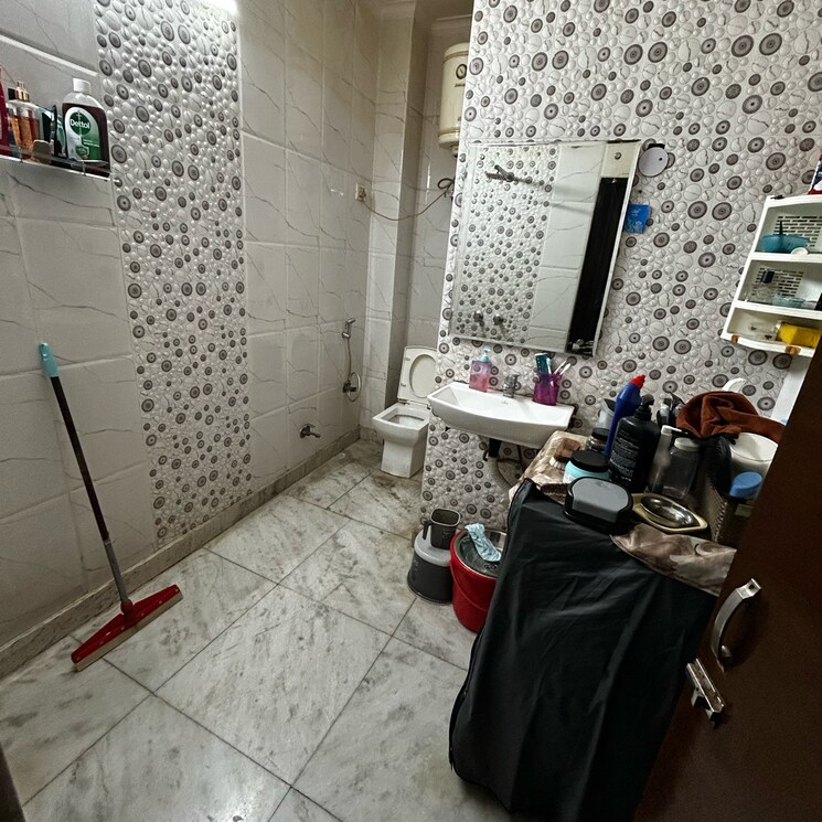  Parking, kotla mubarakpur 2 Bedroom 800 Sq.Ft. Builder Floor In Kotla Mubarakpur Delhi 8759899