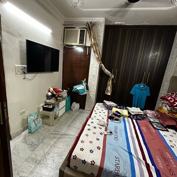 Bedroom in 2 BHK Builder Floor at Kotla Mubarakpur – for Rent