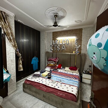 Bedroom in 2 BHK Builder Floor at Kotla Mubarakpur – for Rent