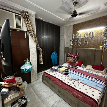 Bedroom in 2 BHK Builder Floor at Kotla Mubarakpur – for Rent