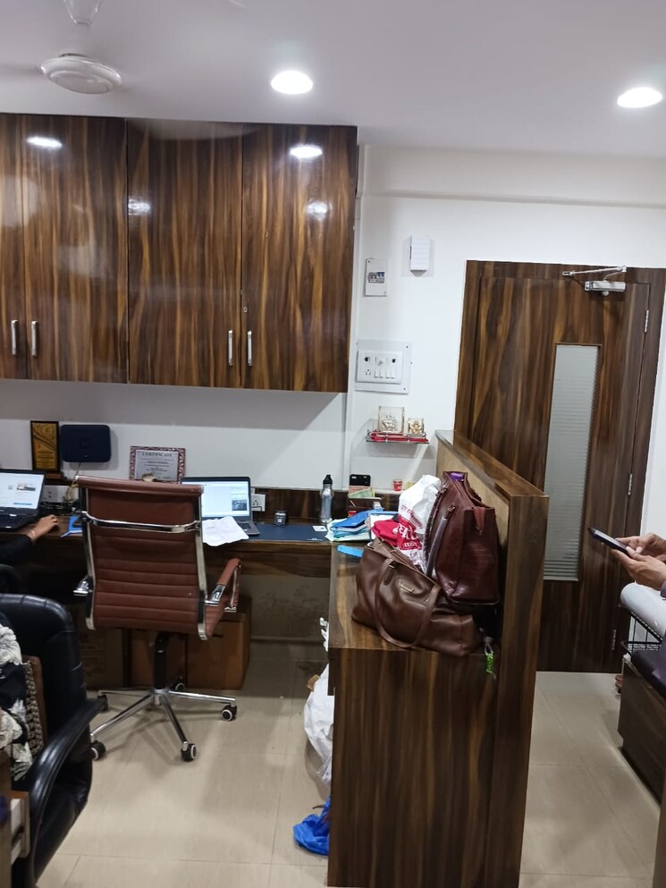 Team Area, mulund west Commercial Office Space 400 Sq.Ft. In Mulund West Mumbai 8759902