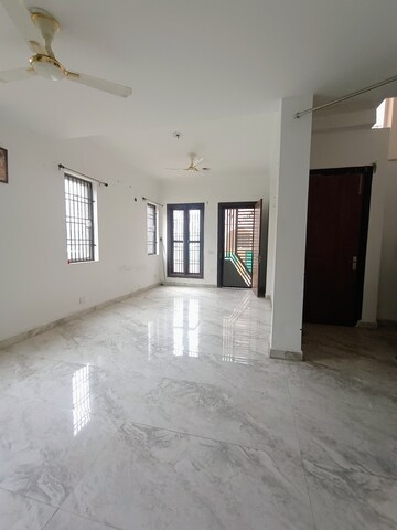 Room in 3 BHK Villa at Amrapali Leisure Valley, Tech Zone 4 Greater Noida – for Rent