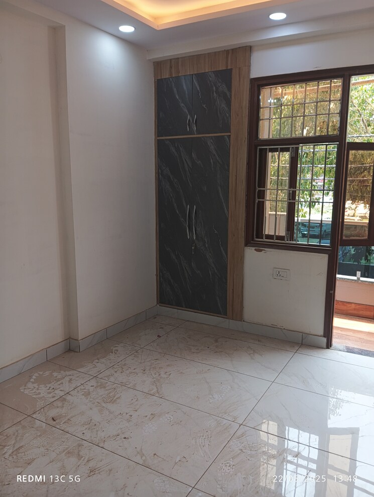 Room, shalimar garden 3.5 Bedroom 1300 Sq.Ft. Builder Floor In Shalimar Garden Ghaziabad 8759924