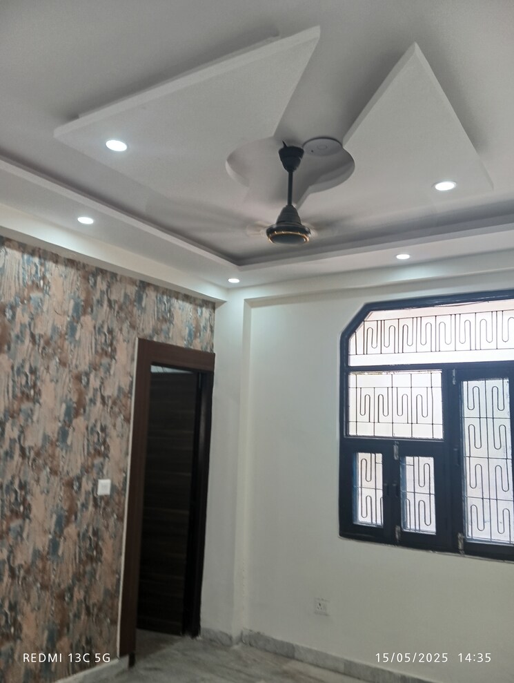 Room, shalimar garden 3.5 Bedroom 1300 Sq.Ft. Builder Floor In Shalimar Garden Ghaziabad 8759924