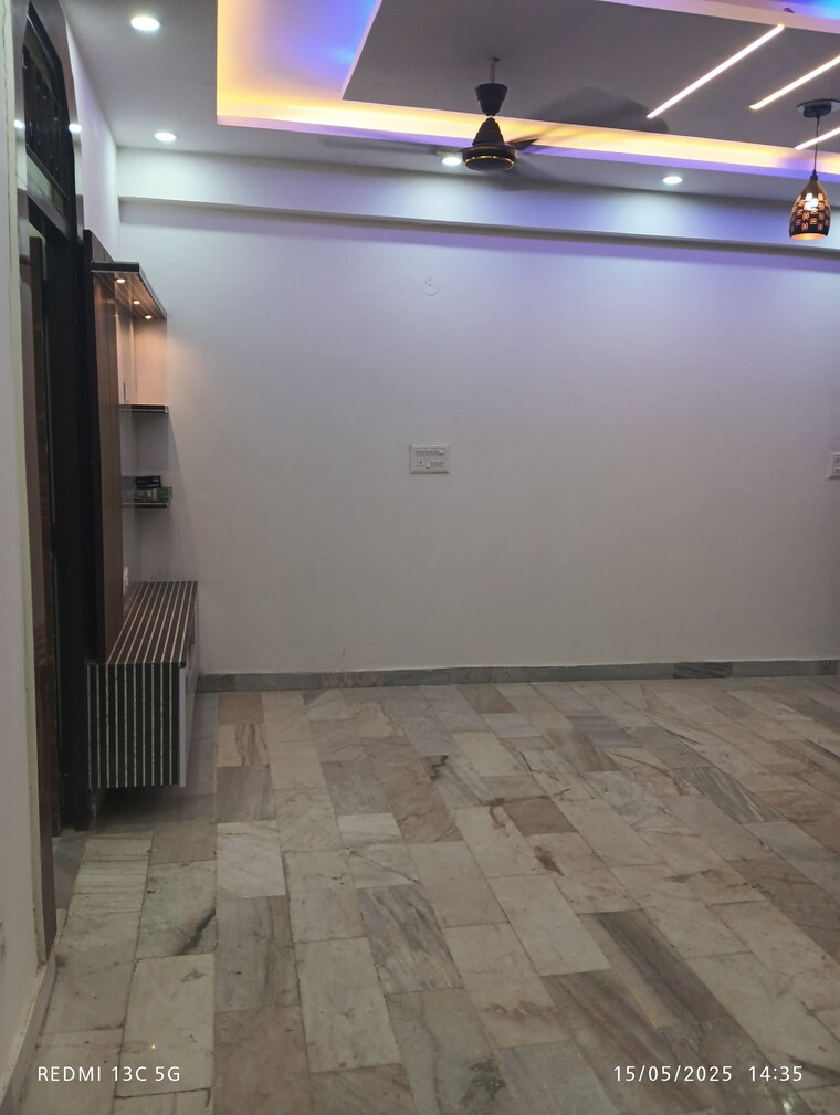 Room, shalimar garden 3.5 Bedroom 1300 Sq.Ft. Builder Floor In Shalimar Garden Ghaziabad 8759924