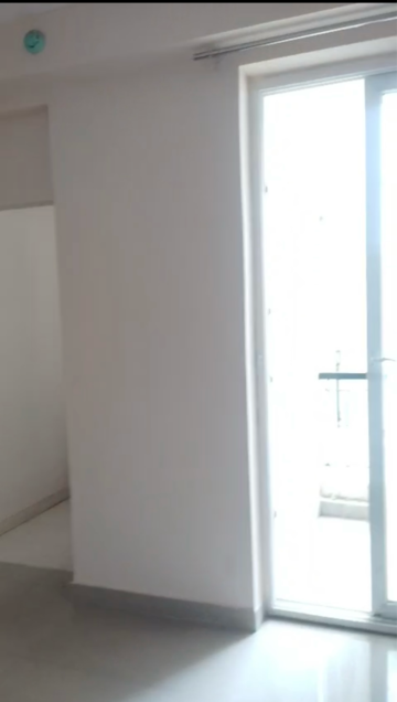 Room in 2 BHK Apartment at Amrapali Dream Valley, Amrapali Dream Valley – for Rent